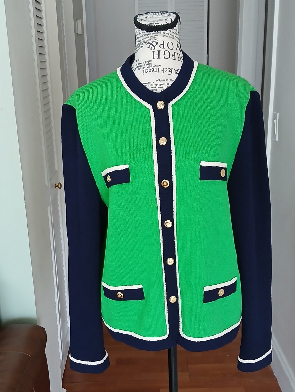 Vintage‎ ST JOHN COLLECTION Marie Gray Santana Knit Cardigan Sweater - Picture 2 of 10
